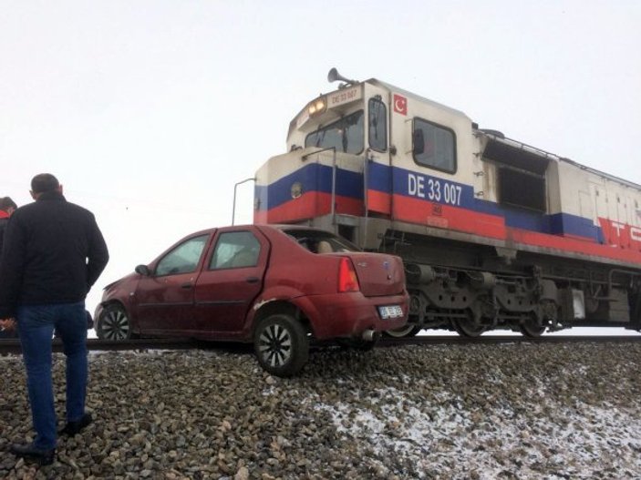 Kars'ta tren kazası: 3 ölü 3 yaralı