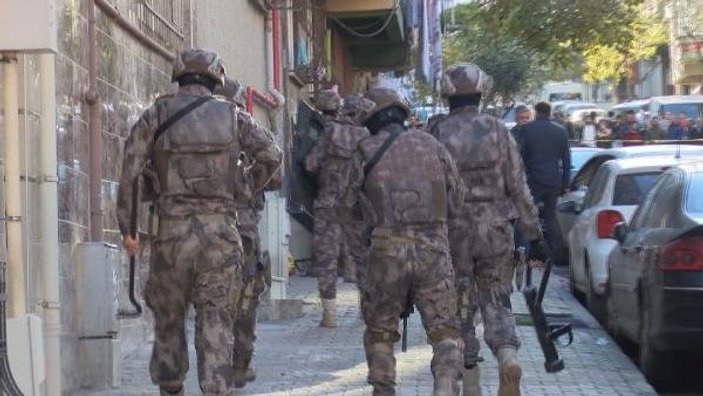 Gaziosmanpaşa'da iki şahıs polise ateş açtı