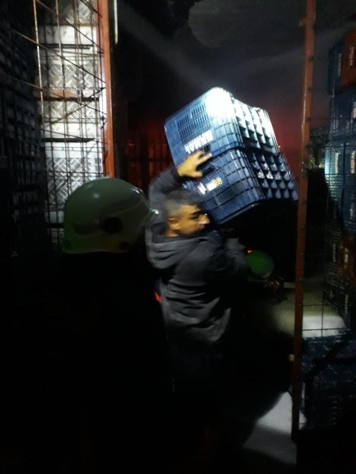 Tarsus Hali'nde yangın: 4 iş yeri küle döndü