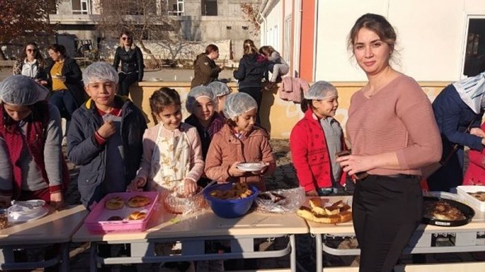 Balıkesir'de öğrencilerden Türk Malları Haftası kutlaması