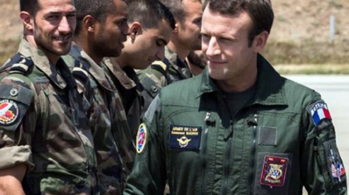 Fransa Kamerunlu gençleri askere alacak