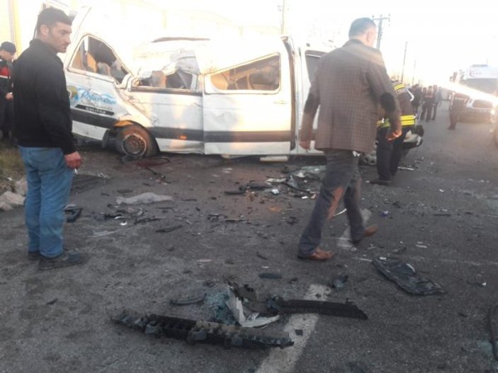 Samsun'da öğrenci servisi devrildi: 2 ölü 10 yaralı