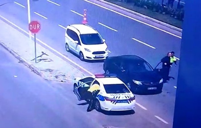 Polis saniyelerle yarıştı, sürücünün hayatını kurtardı