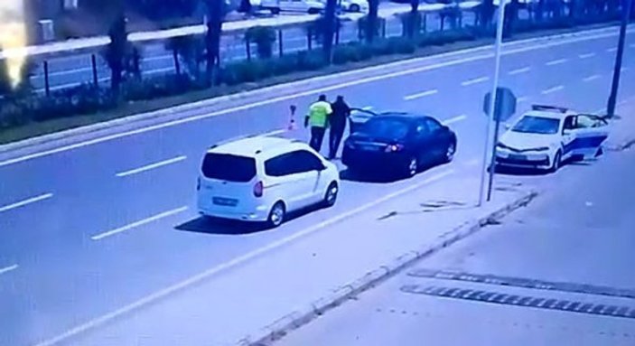 Polis saniyelerle yarıştı, sürücünün hayatını kurtardı