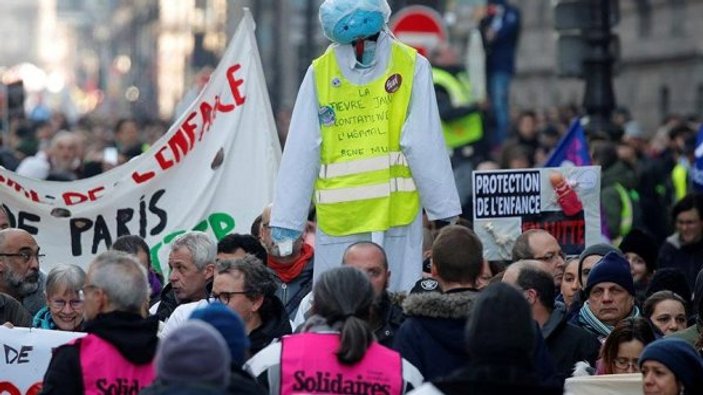 Fransa grevlerde rekora gidiyor
