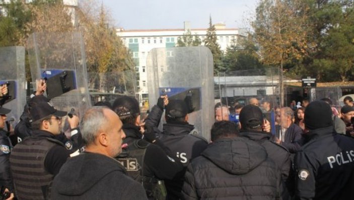Diyarbakır'da HDP'li başkan için protesto