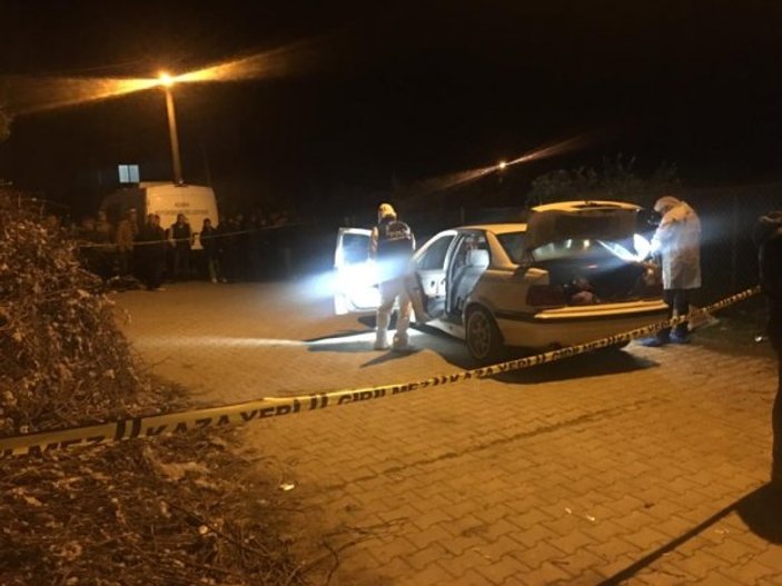 Adana'da seyir halindeki araca silahlı saldırı: 2 ölü