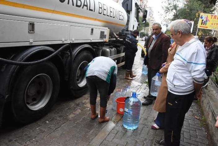 İzmir'de tankerle su dağıtımı