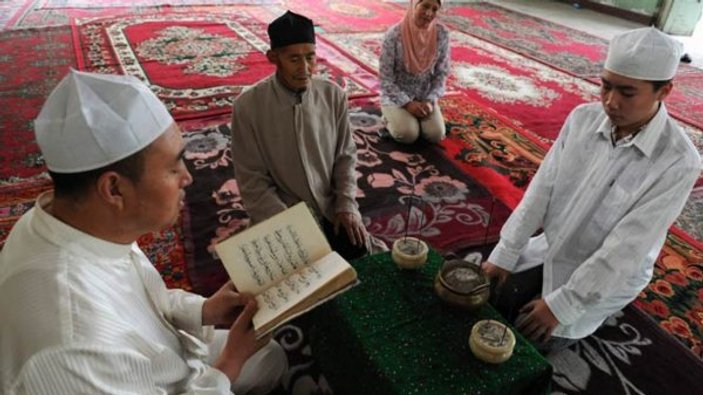 Çin Kur'an-ı Kerim ve İncil'i değiştiriyor