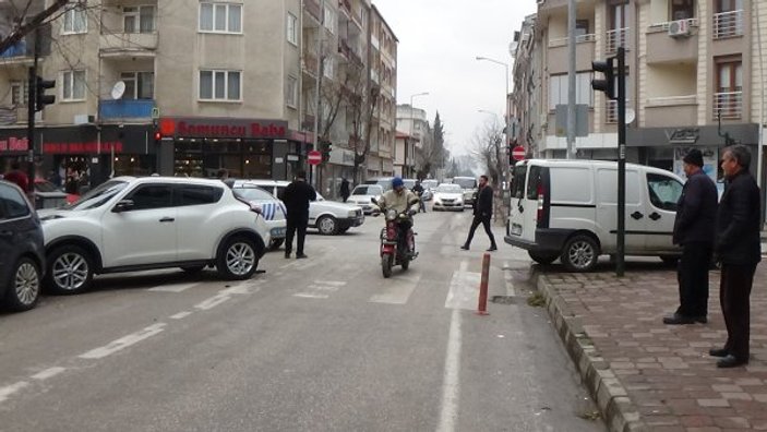Bursa'da bisiklete çarpmamak için ölümden döndü