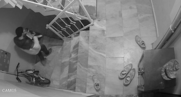 Mecidiyeköy’de apartmana giren ayakkabı hırsızı