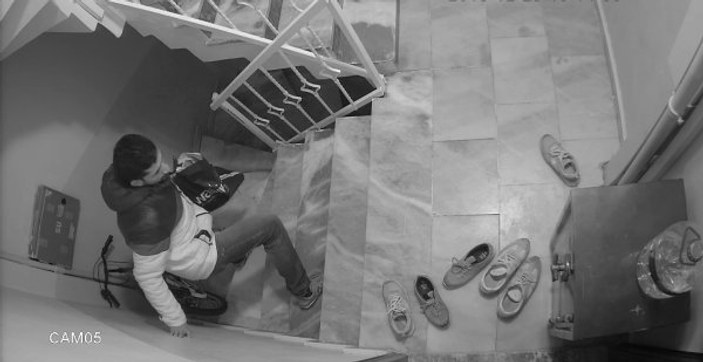 Mecidiyeköy’de apartmana giren ayakkabı hırsızı