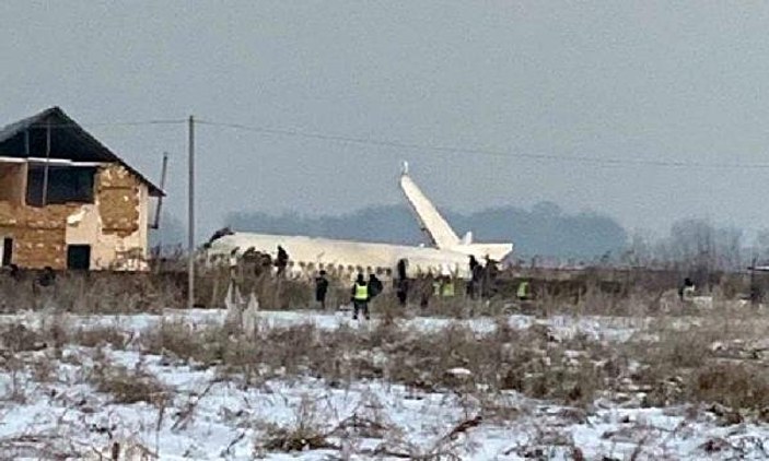 Kazakistan'da uçak kazası: 15 ölü