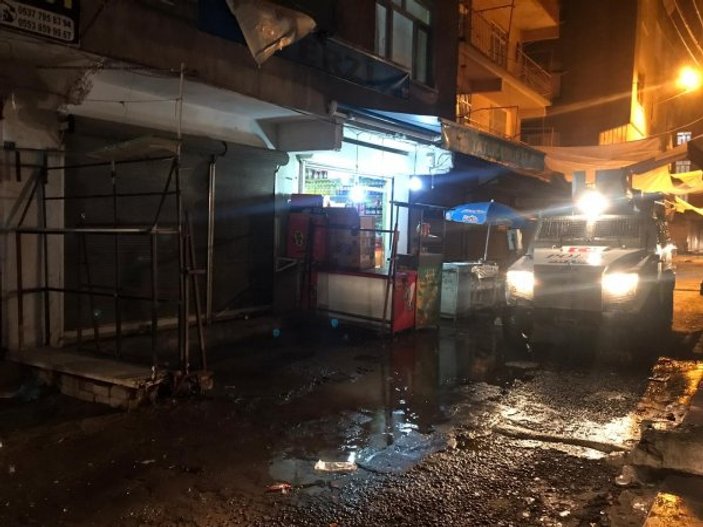 Diyarbakır'da seyir halindeki bir araca silahlı saldırı
