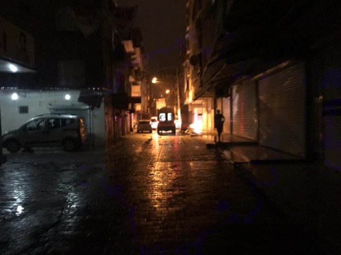 Diyarbakır'da seyir halindeki bir araca silahlı saldırı