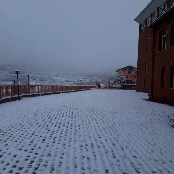 İzmir’e de kar yağışı başladı