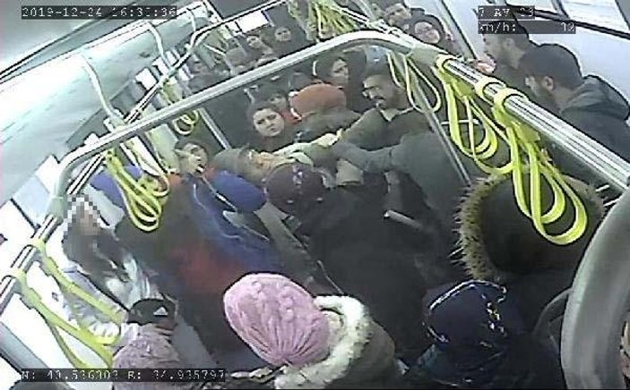 Otobüste iki genç kıza taciz şüphelisine dayak