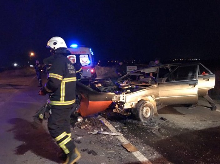 Tekirdağ'da otomobil tıra arkadan çarptı