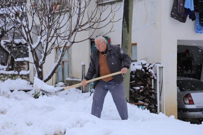 Antalya'da yayla yolları karla kaplandı