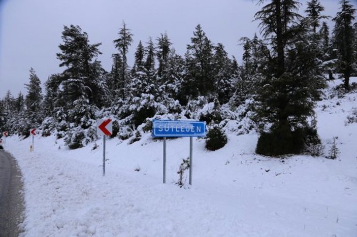 Antalya'da yayla yolları karla kaplandı