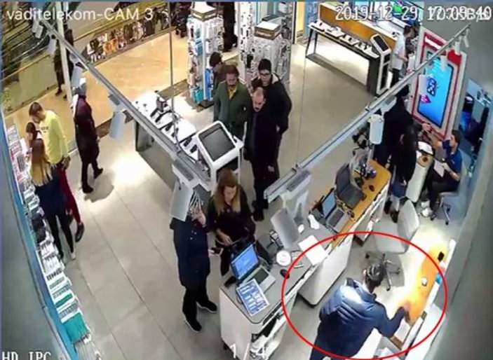 Sarıyer'de alışveriş merkezinde telefon hırsızlığı