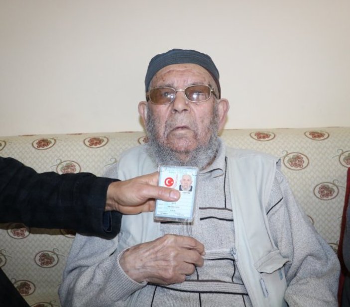 105 yaşındaki Seyit Dede, ibadetle ayakta kalıyor