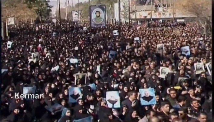 Kasım Süleymani'nin memleketi Kerman'da matem kalabalığı
