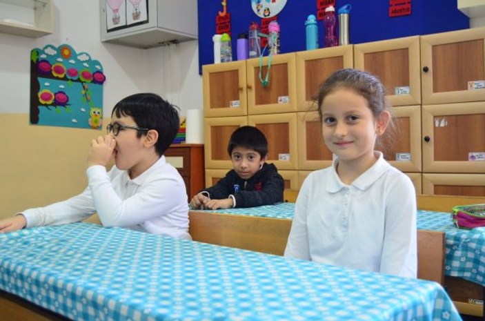 7 yaşındaki Duru'nun İstiklal Marşı sevgisi
