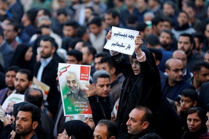 İranlı komutanın cenazesi ülkesine getirildi