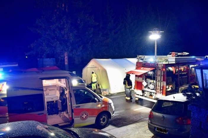İtalya’da araç kalabalığa daldı: 6 ölü, 11 yaralı
