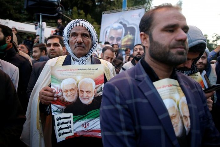 İranlı komutanın cenazesi ülkesine getirildi