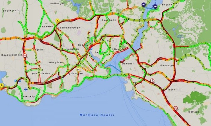 İstanbul'da sağanak sonrası trafik kilitlendi