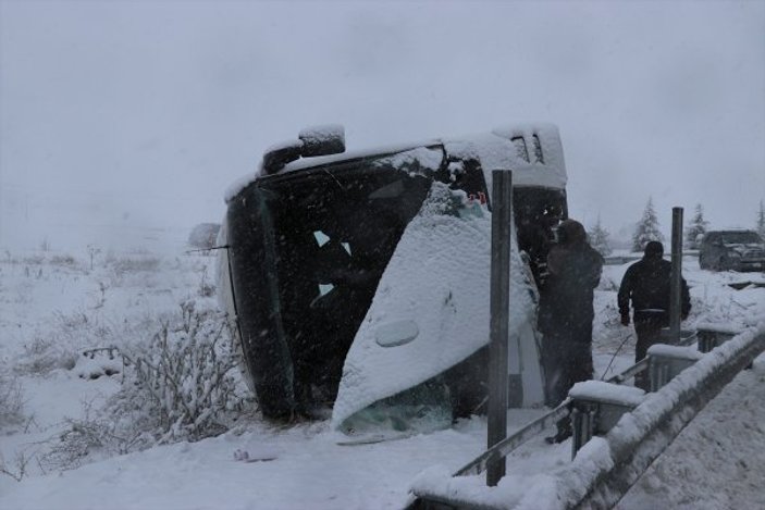 Kütahya'da yolcu otobüsü devrildi: 19 yaralı