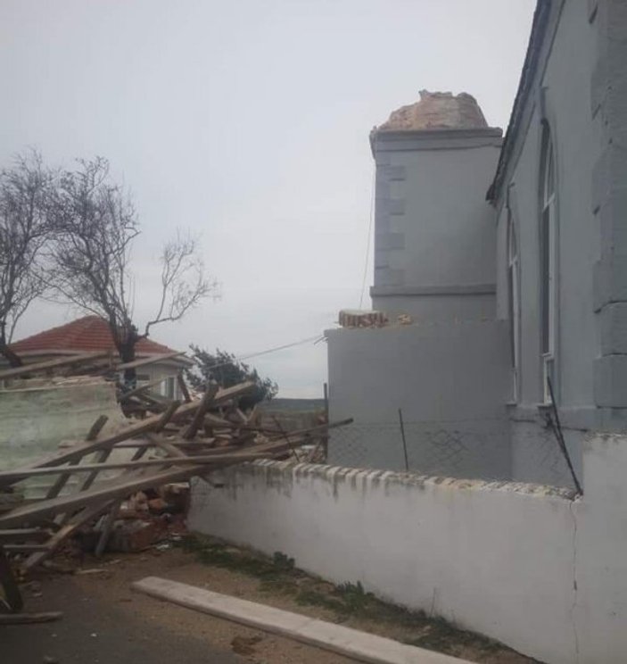 Edirne'de rüzgar nedeniyle caminin minaresi yıkıldı
