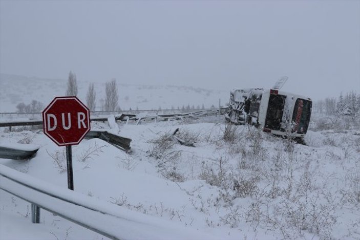Kütahya'da yolcu otobüsü devrildi: 19 yaralı