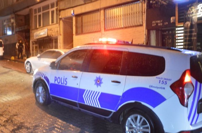 İstanbul'da 3 hırsız bir dükkandaki kasayı çaldı