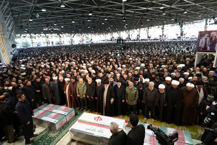 Kasım Süleymani'nin cenazesine binlerce İranlı katıldı