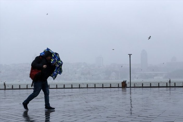 İstanbul'da fırtına 2 gündür devam ediyor