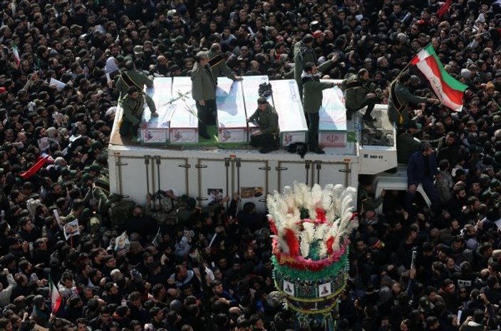 İran'ın en büyük 2 cenaze töreni de skandalla sonuçlandı