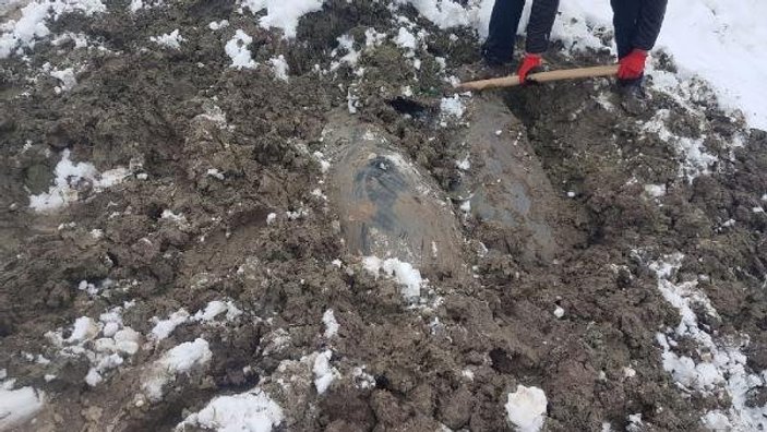 Lice'de, toprağa gömülü 162 kilo esrar ele geçirildi