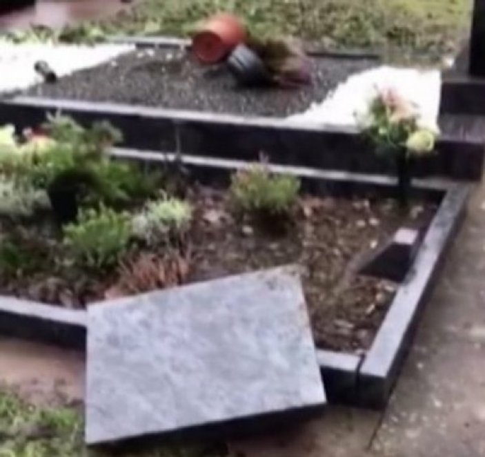 Almanya'da Müslüman mezarlarına saldırı