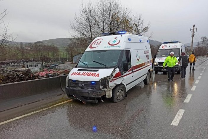 Samsun'da ambulans ile otomobil çarpıştı: 4 yaralı