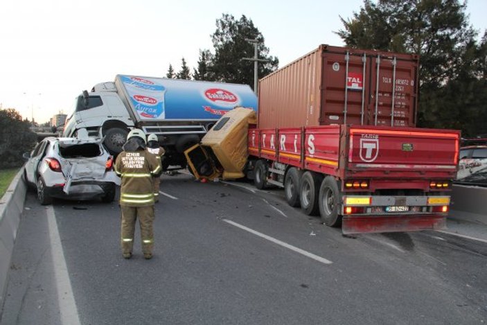 İzmir'de zincirleme trafik kazası: 6 yaralı