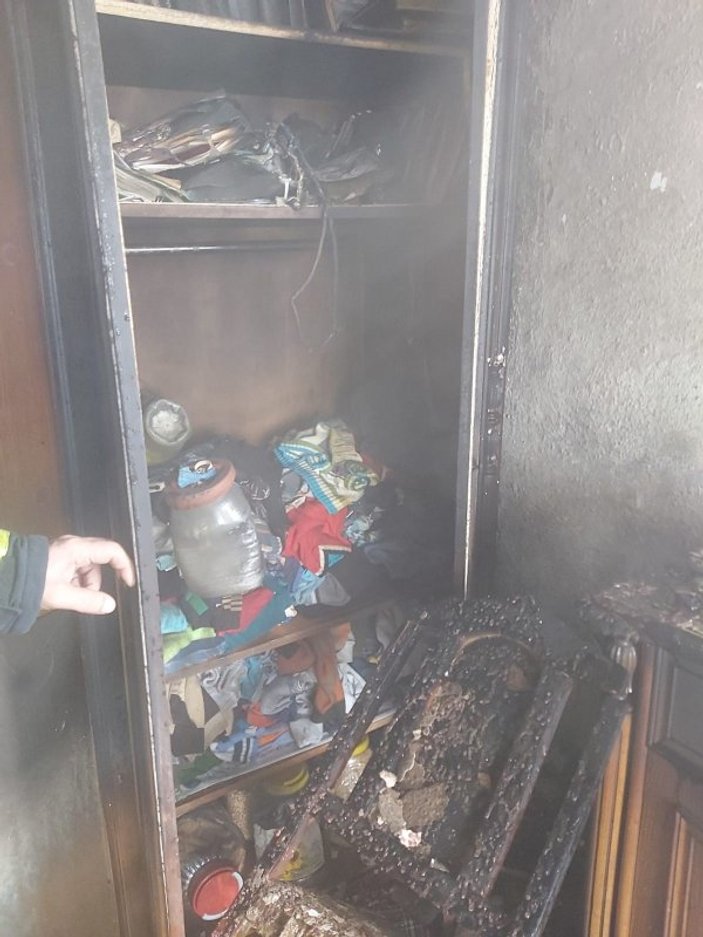 Karaman'da çakmakla oynayan çocuk evi yaktı