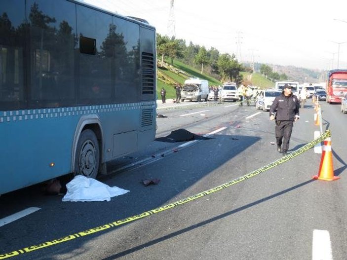 Ümraniye TEM Otoyolu'nda feci kaza kamerada: 2 ölü
