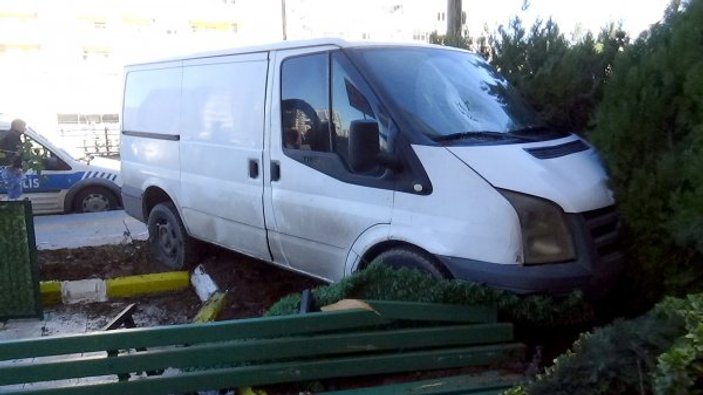 Diyarbakır'da minibüsün çarptığı yaya havada takla attı