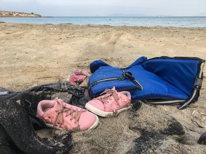 Ölen göçmen çocuklardan geriye ayakkabıları kaldı