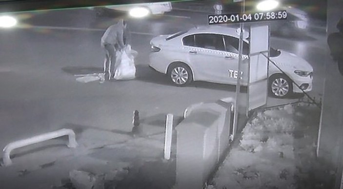 Fatih'te elbise çalan hırsız kameraya yakalandı