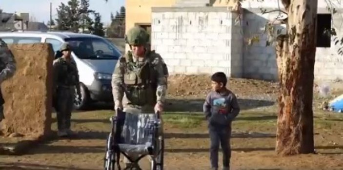 Mehmetçik'ten Suriyeli engellilere yardım