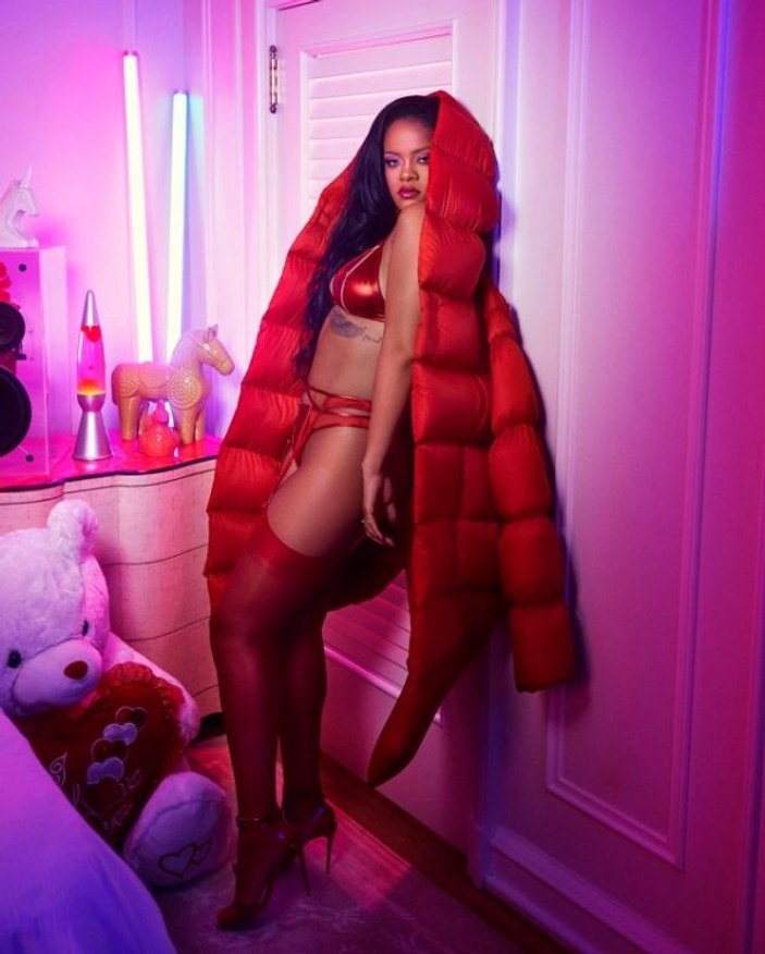 Rihanna'dan 14 Şubat pozları